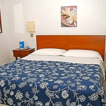 Hotel Kinda 3*
